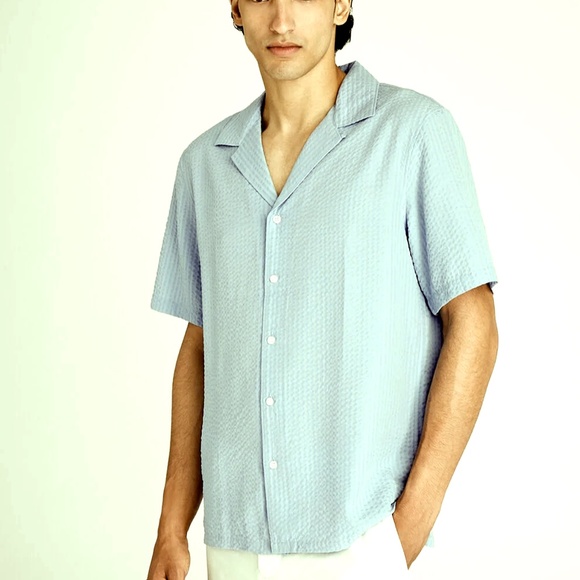 Short Sleeve Camp Collar Seersucker Shirt - Brand New - NEVER WORN - Sky Blue
